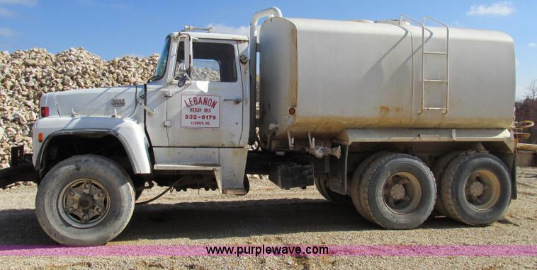 1978 Ford 9000 water truck - F4718