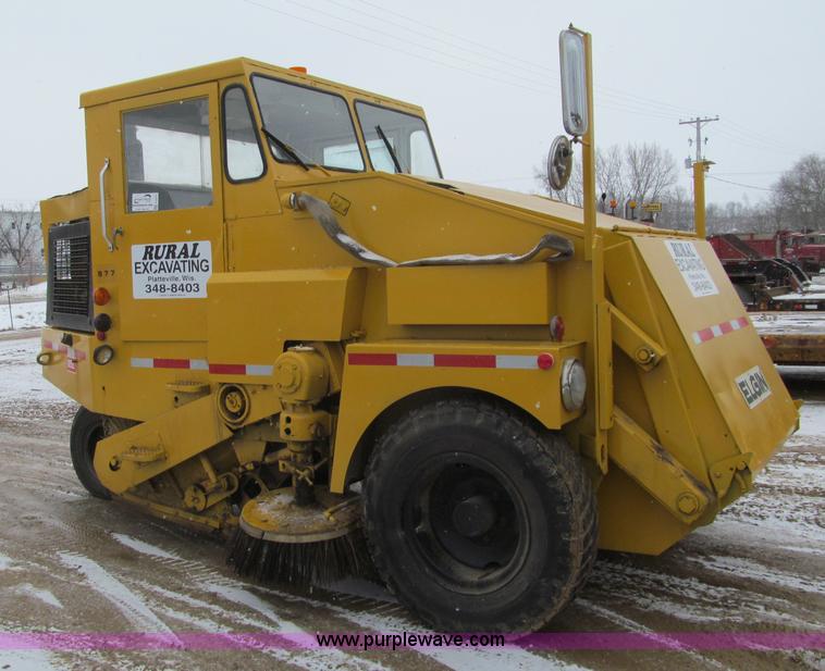 Elgin 977 street sweeper - F5957