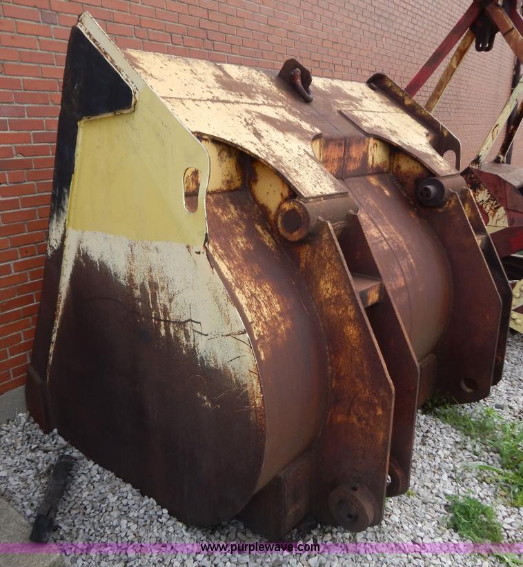 92" loader bucket - AE9933