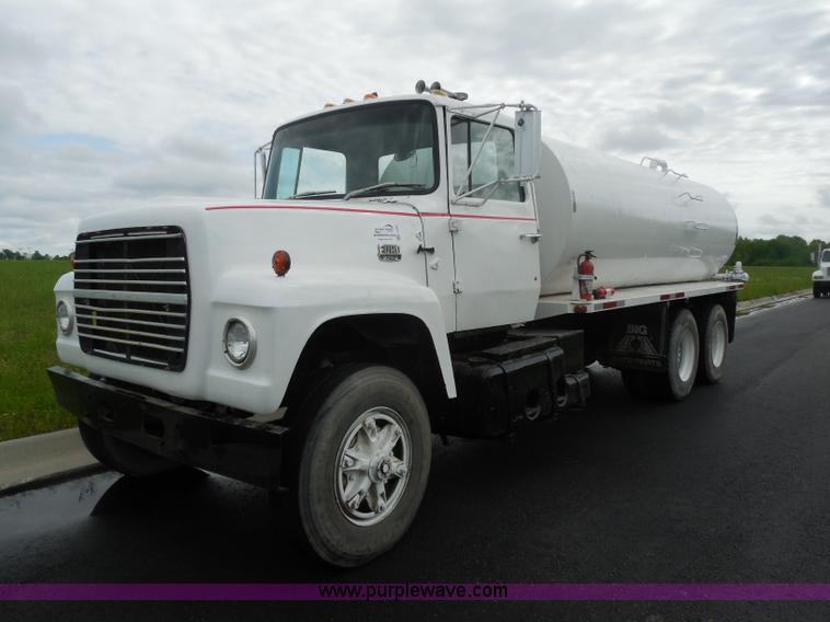 1980 Ford 9000 water truck - H3193