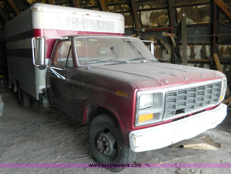 1981 Ford F350 box truck - Y9279