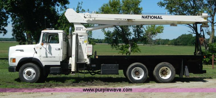 1988 Ford L9000 AeroMax boom truck - G7876