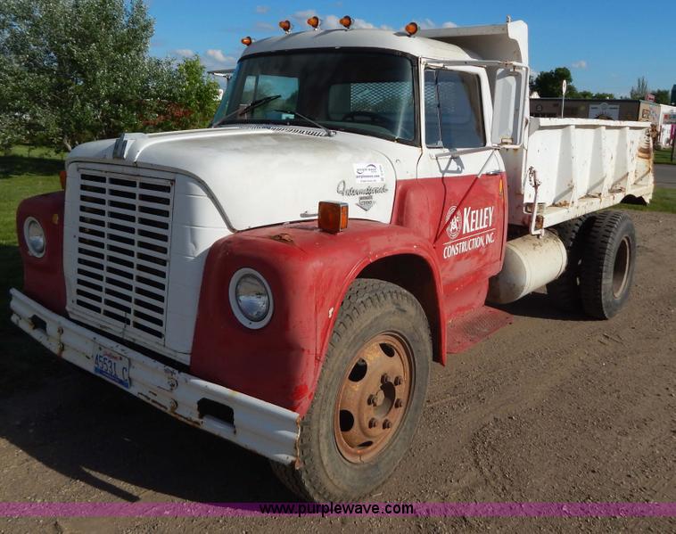 1969 International Loadstar 1700 dump truck - D4763