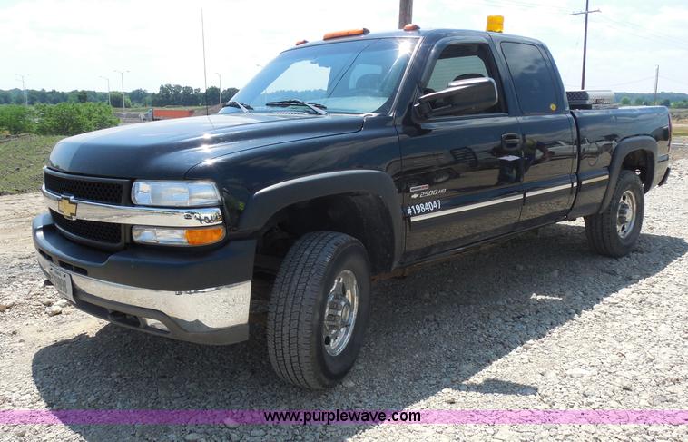 2002 Chevrolet 2500 HD Extended Cab pickup truck - G8594
