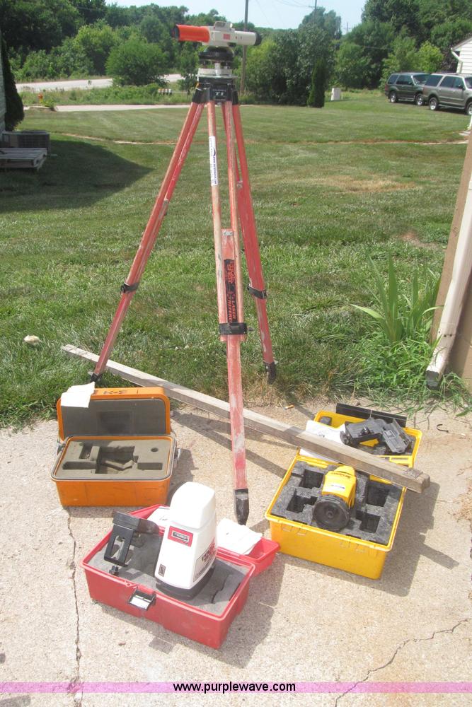 Assorted surveying equipment - AE9476