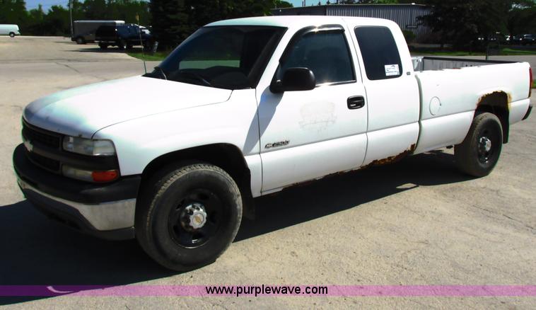 1999 Chevrolet Silverado 2500 Ext. Cab pickup truck - G8582