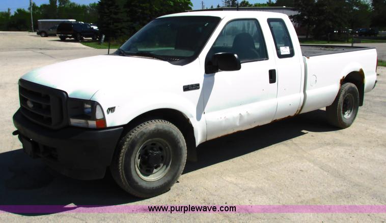 2002 Ford F250 Super Duty SuperCab pickup truck - G8584