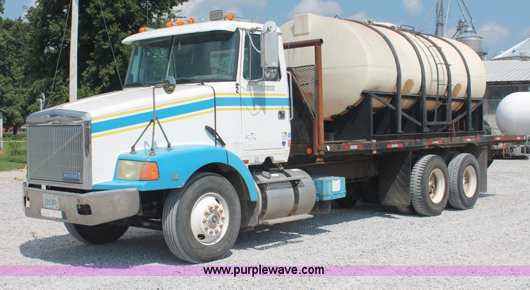 1994 Volvo WG flatbed liquid nurse truck - I7876