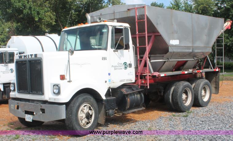 1982 White tender truck - I7880