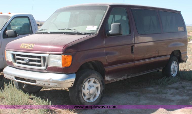 2006 Ford E350 Super Duty van - I7806