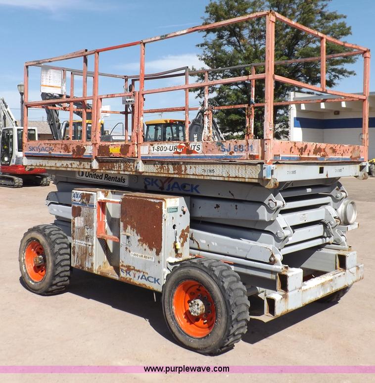 2005 Skyjack SJ8831RT scissor lift - I7590