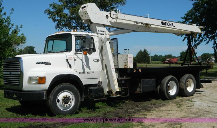 1988 Ford L9000 AeroMax boom truck - G7876