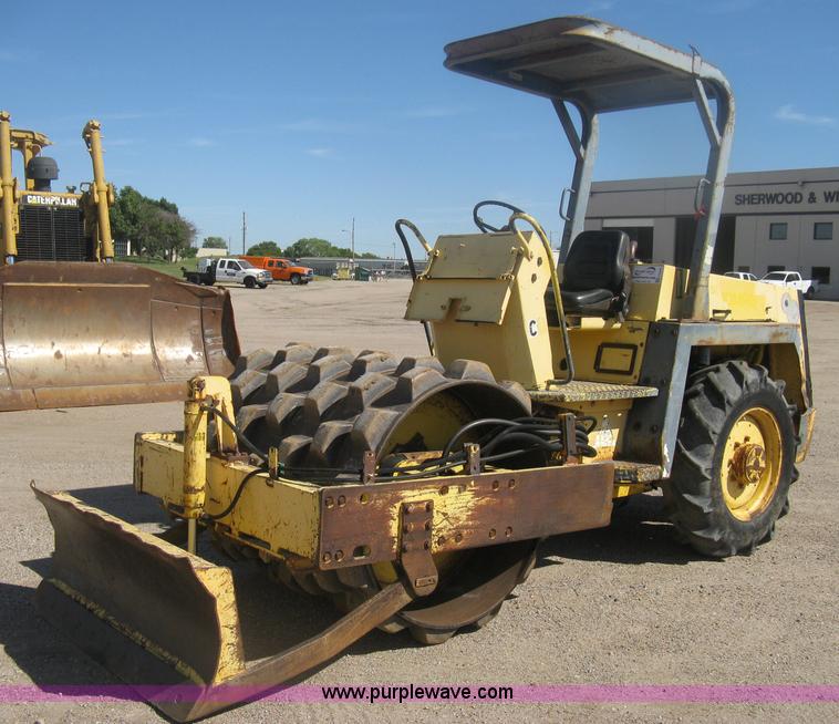 1992 Bomag BW142 vibratory padfoot roller - H6448