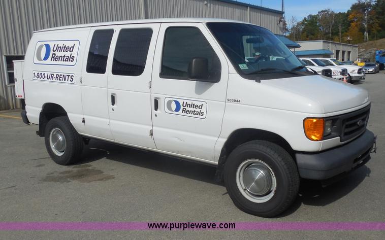 2006 Ford E350 Super Duty van - I1316
