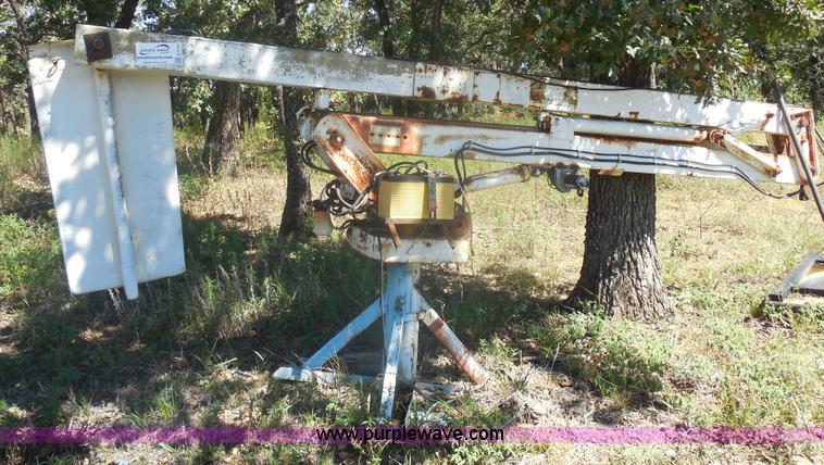 Utility equipment DF2132 truck mounted bucket crane - E7733