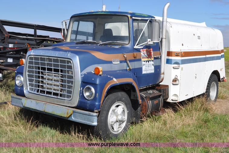 1976 Ford 7000 fuel truck - G6172