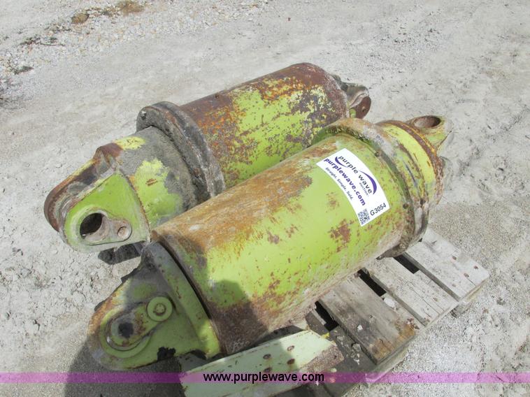 (2) ride cylinders - G3054