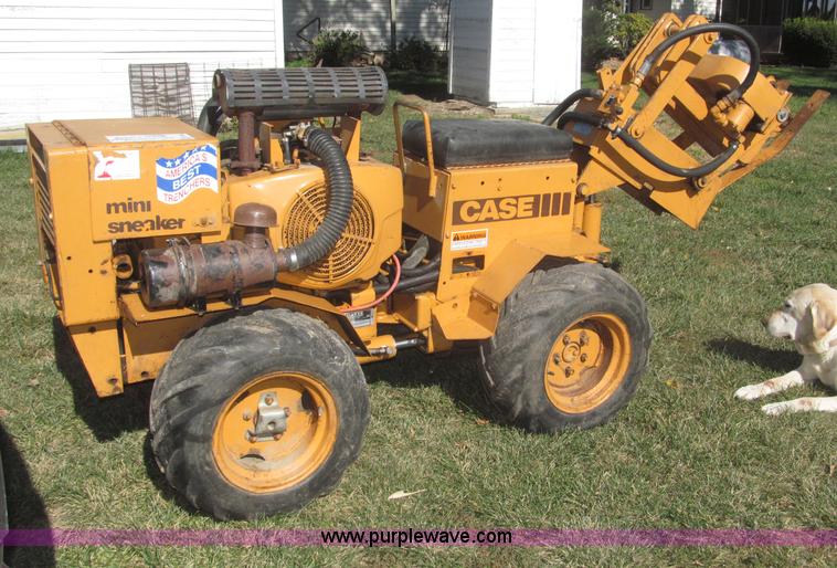 Case Davis Mini Sneaker articulated vibratory plow - F7164