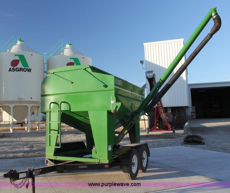 Patriot 220 seed tender - G4422