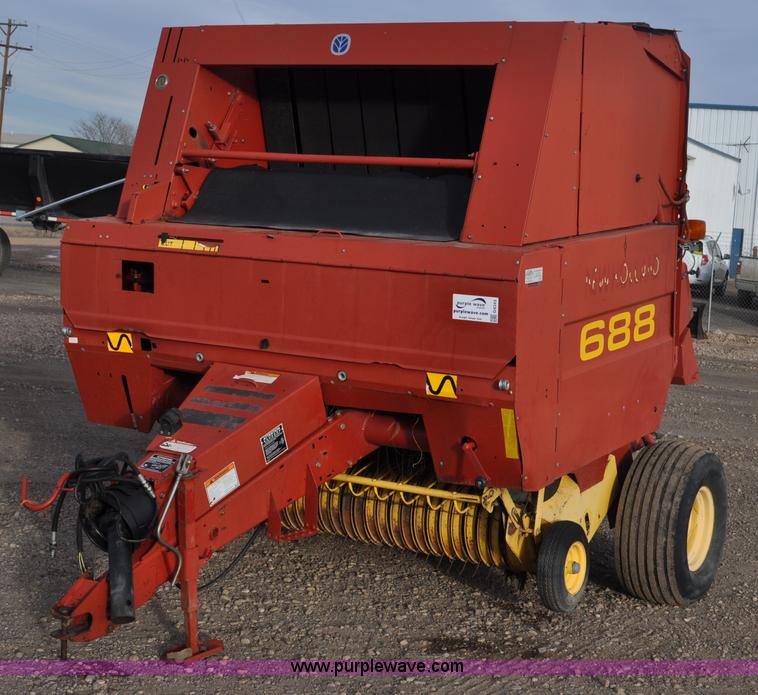 New Holland 688 round baler - G6343
