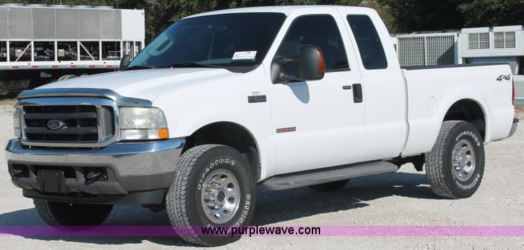 2004 Ford F250 Super Duty XLT Crew Cab pickup truck - H8301