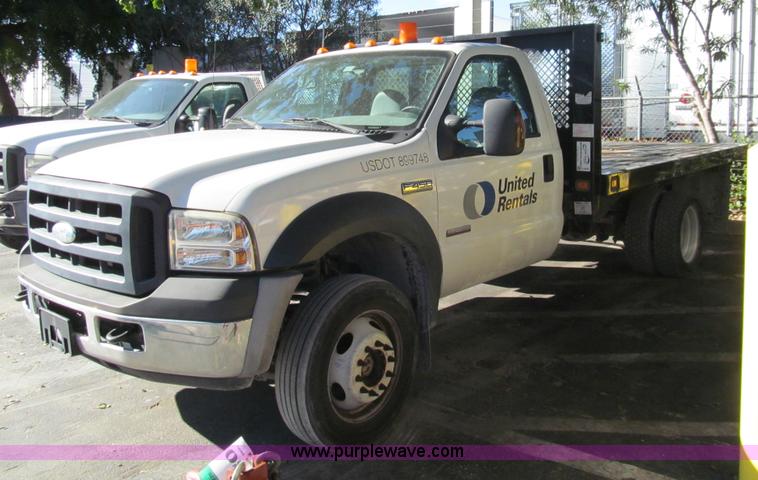2007 Ford F450 Super Duty flatbed truck - G9528