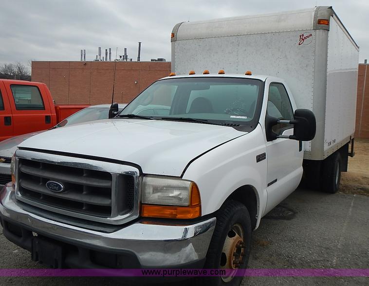 1999 Ford F350 cargo box truck - AP9152