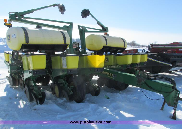 1997 John Deere 1760 planter - G8837