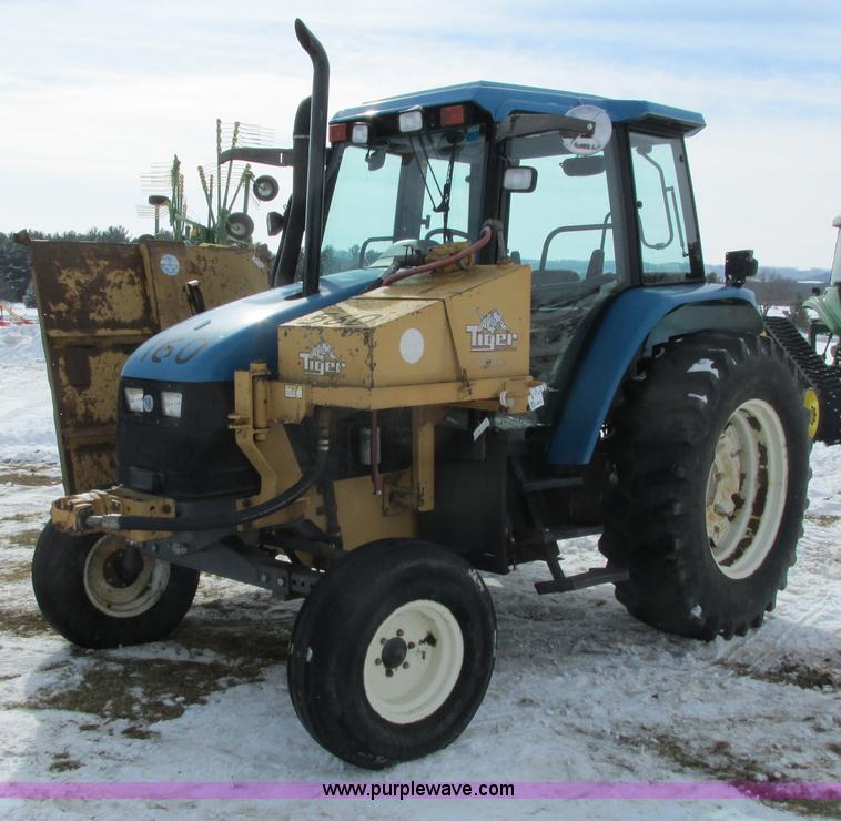 2000 New Holland TS100 tractor - G8870