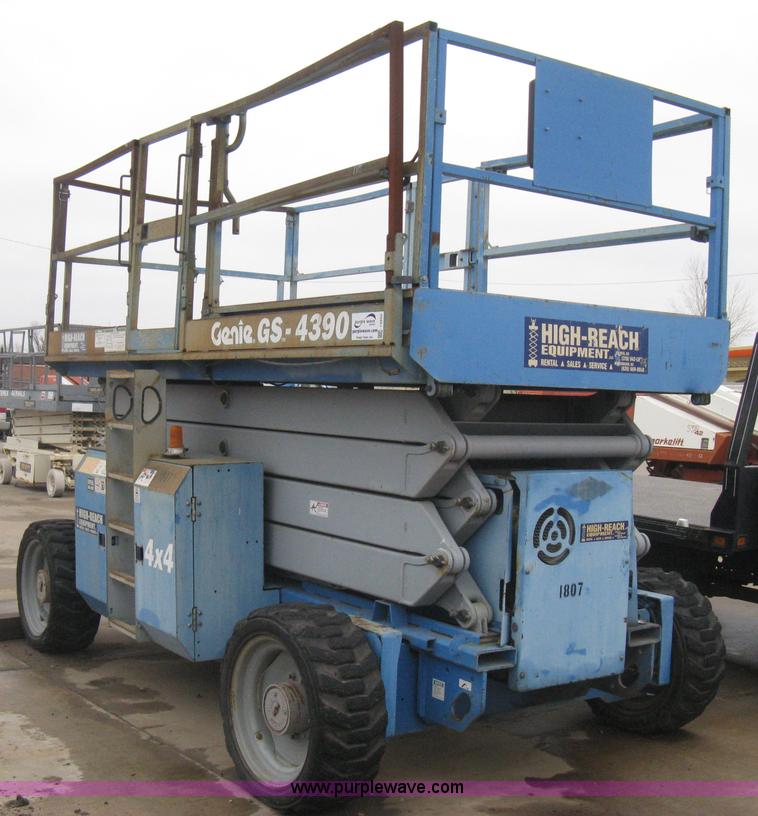 2004 Genie GS-4390 rough terrain scissor lift - I5652