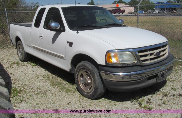 2002 Ford F150 XLT SuperCab pickup truck - G9522