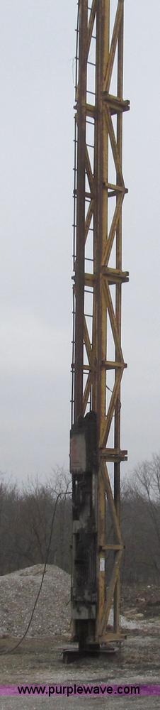 Link Belt M70 diesel powered pile driver hammer - G2336