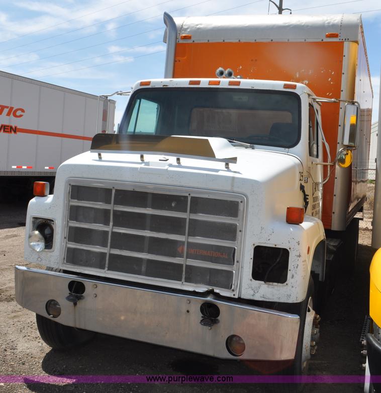 1986 International 2375 box truck - G6460