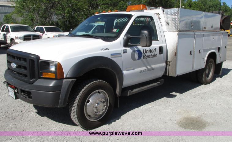 2006 Ford F550 service truck with crane - G9124