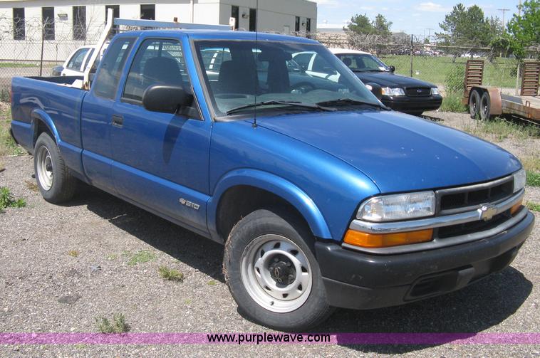 2001 Chevy S10 Ext. Cab pickup truck - AS9220