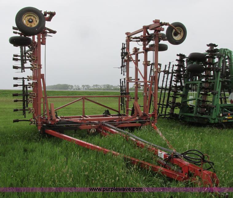 1985 Wil-Rich chisel plow - A8700