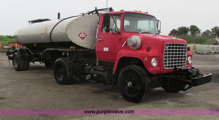 1978 Ford 8000 oil distribution truck - I4169
