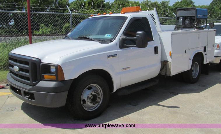 2006 Ford F350 Super Duty XL service truck - H8923