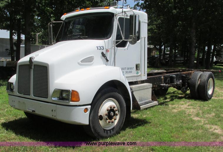 1999 Kenworth T300 semi truck - G9280