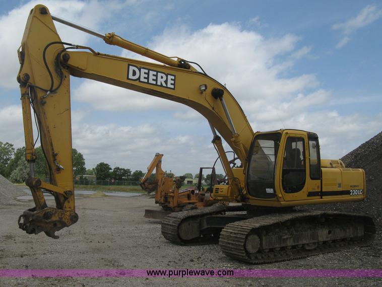 2001 John Deere 230LC excavator - H5408