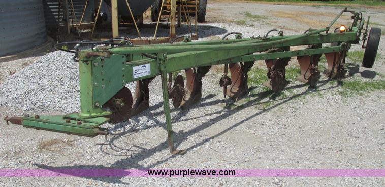 John Deere F345H six bottom plow - F7444