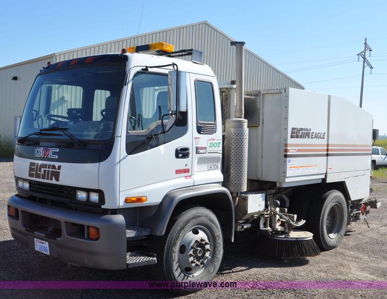 1999 GMC T7500 Elgin street sweeper - F2050