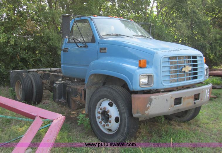 1997 Chevrolet C6500 truck cab and chassis - H8896
