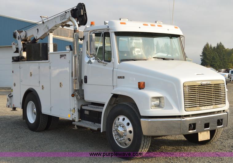 2000 Freightliner FL70 service truck - F8345