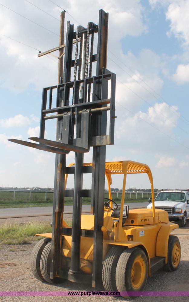 Hyster rough terrain forklift - H1710