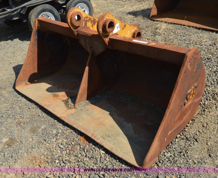 7'W excavator bucket - Z9289