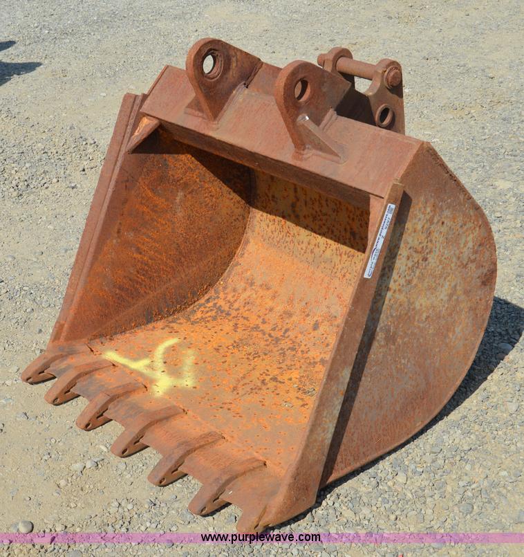 36"W excavator bucket - Z9297