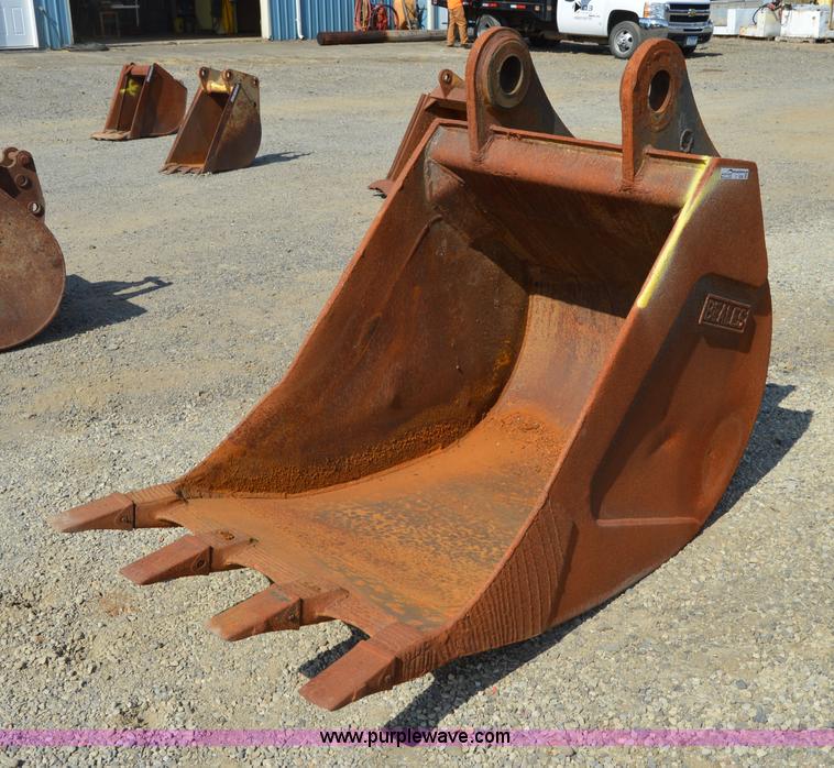 38"W excavator bucket - Z9298