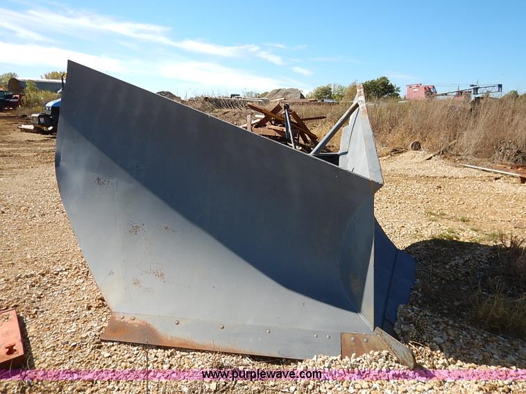 Henke V snow plow - I5378