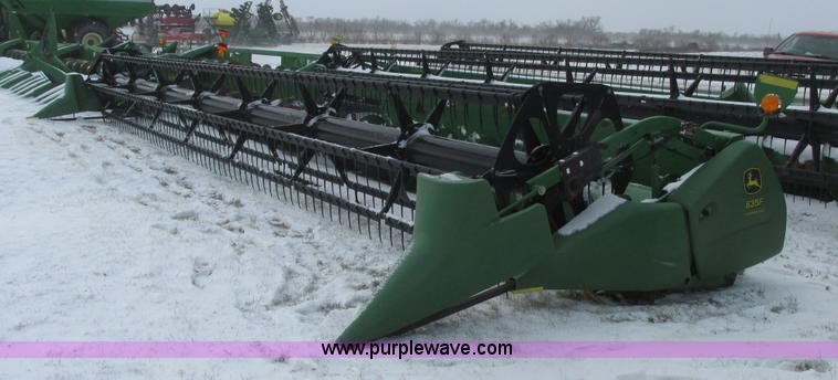 2005 John Deere 635F Hydraflex platform head - A8751